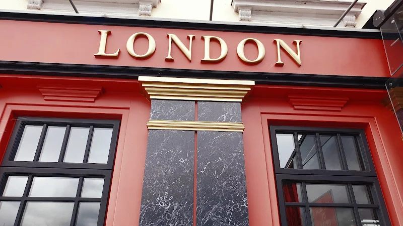 London Pub-Cafe