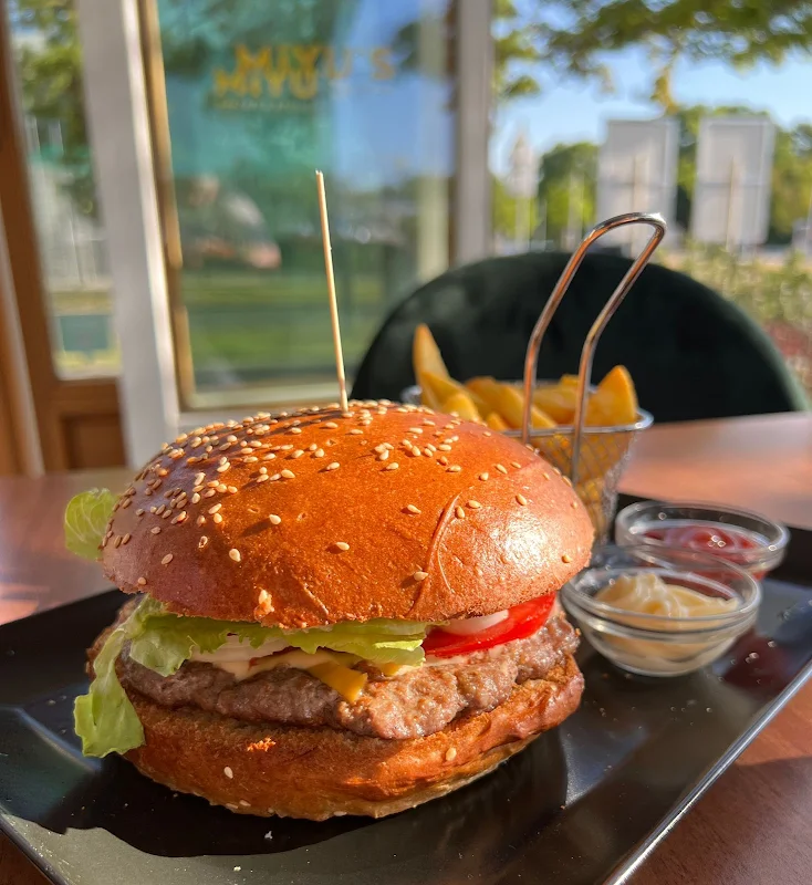 Miyus Cafe