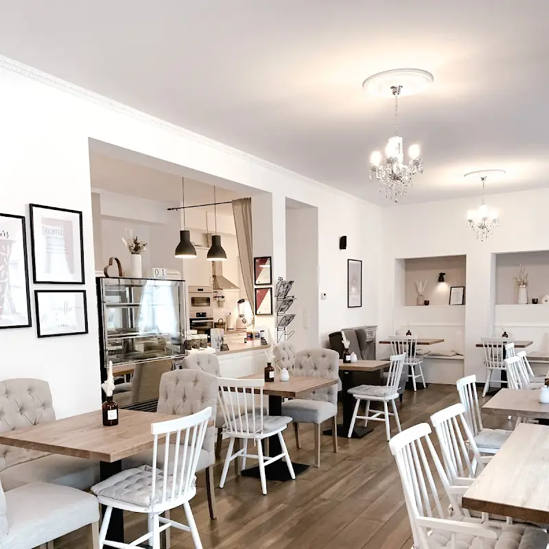 Mille Fleurs Café & More