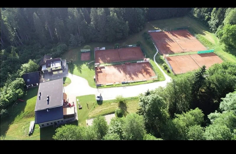Jausenstation und Tennis Kräuter