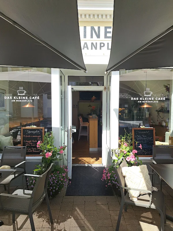 DAS KLEINE CAFÉ am Meranplatz