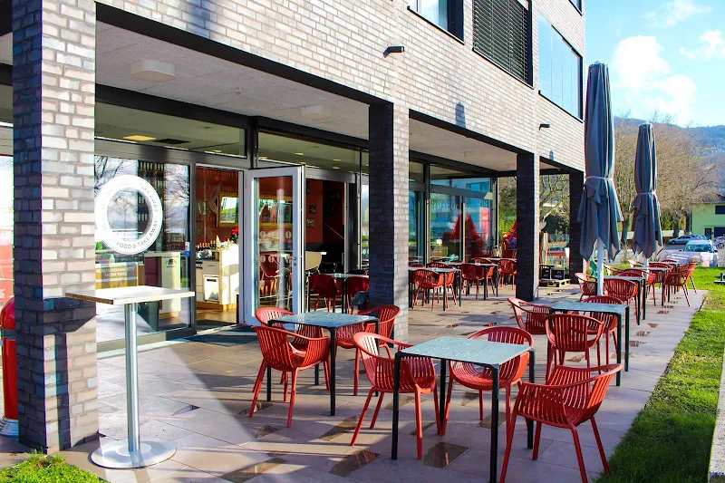 Tasty Bistro & Café