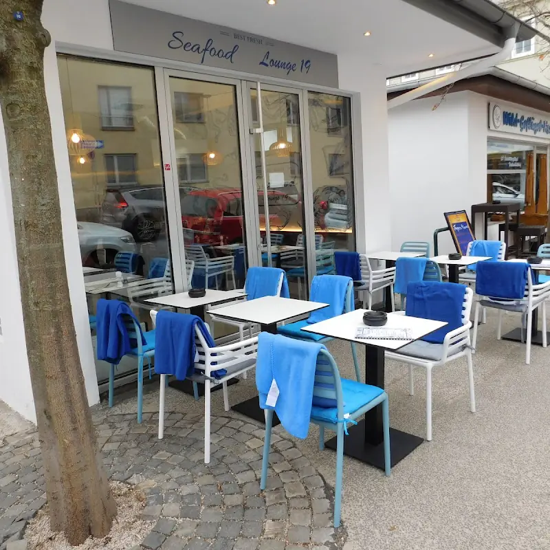 Seafood Lounge 19