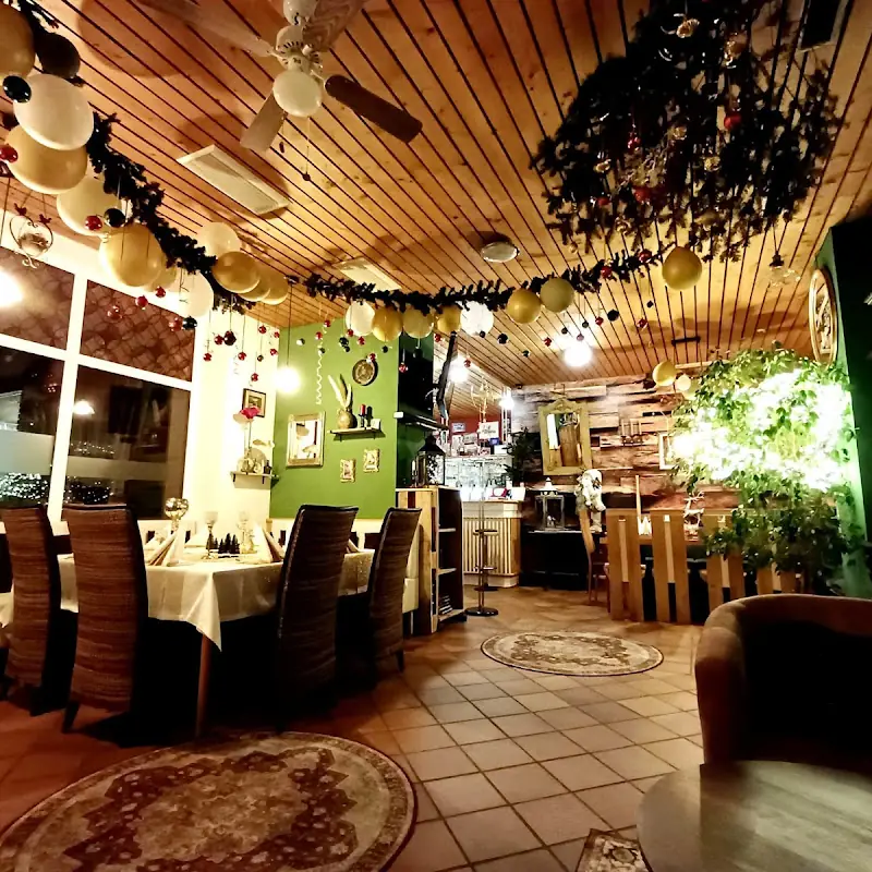 STAZI`S CAFE - RESTAURANT/Gastgarten/schattige outdoorTerrasse/großer Parkplatz/