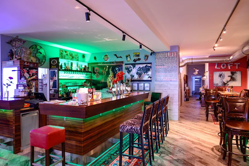 Plaza Café & Bar mit Fremdenzimmern