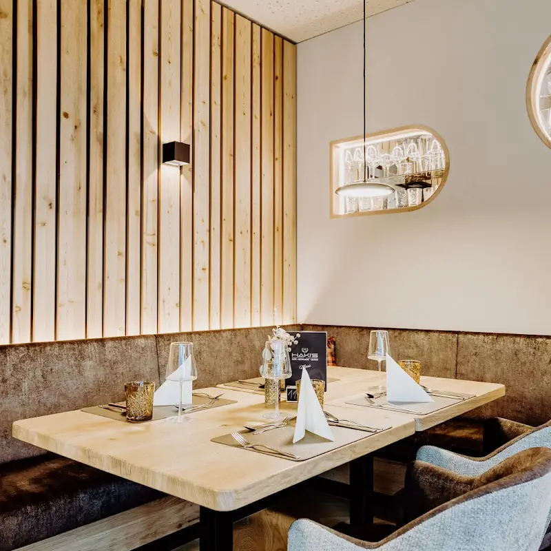 Haki's - Café Restaurant Lounge
