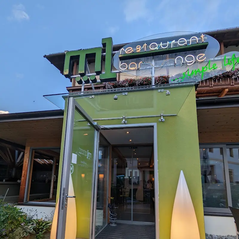 M1 Restaurant, Bar, Lounge