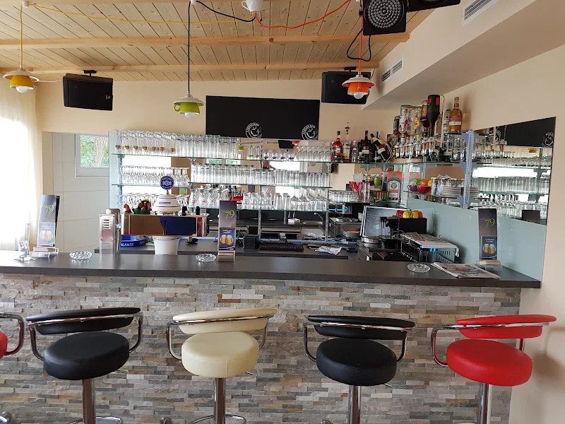 Cafe Pub 79