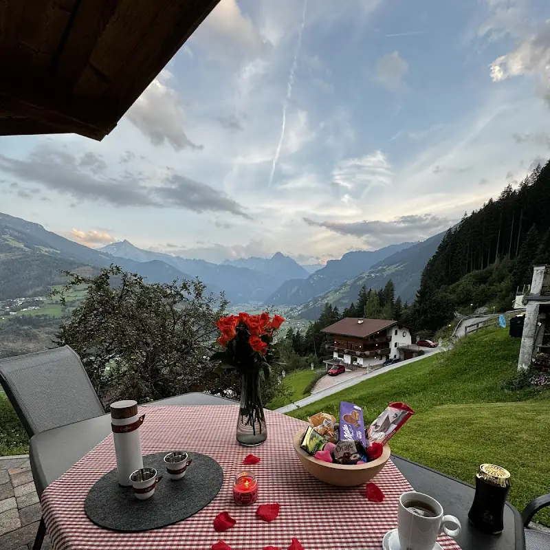 Schulhaus Tirol