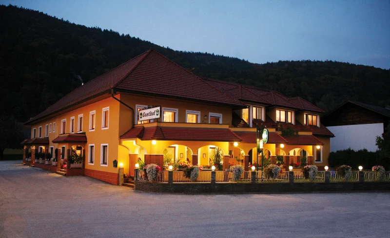 Der Tamischwirt - Familie Supantschitsch (Gasthof/Pension und Turmöl Tankstelle)