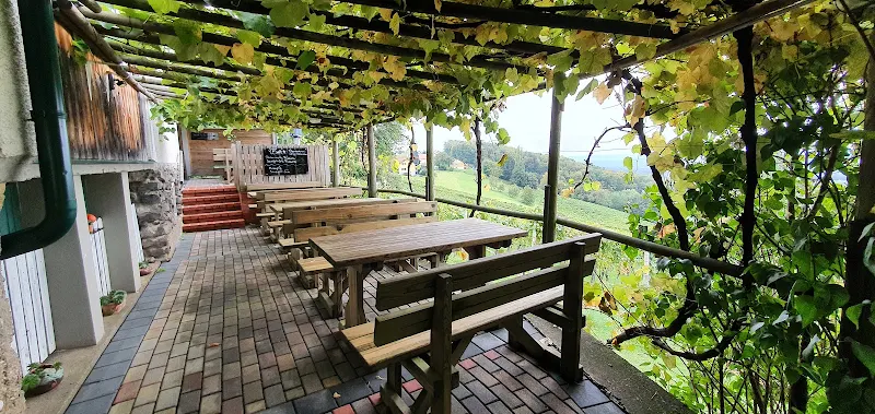 Neubauer Wein Buschenschank
