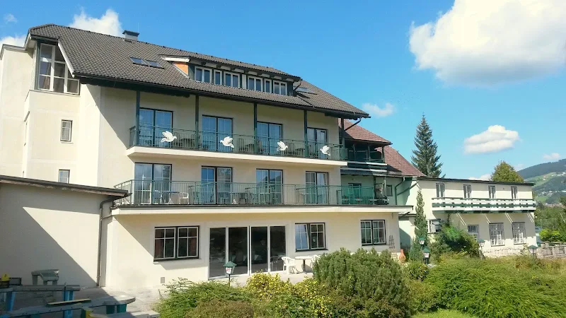 Seegasthof & Segelschule Weisse Taube Schwarzindien am Mondsee