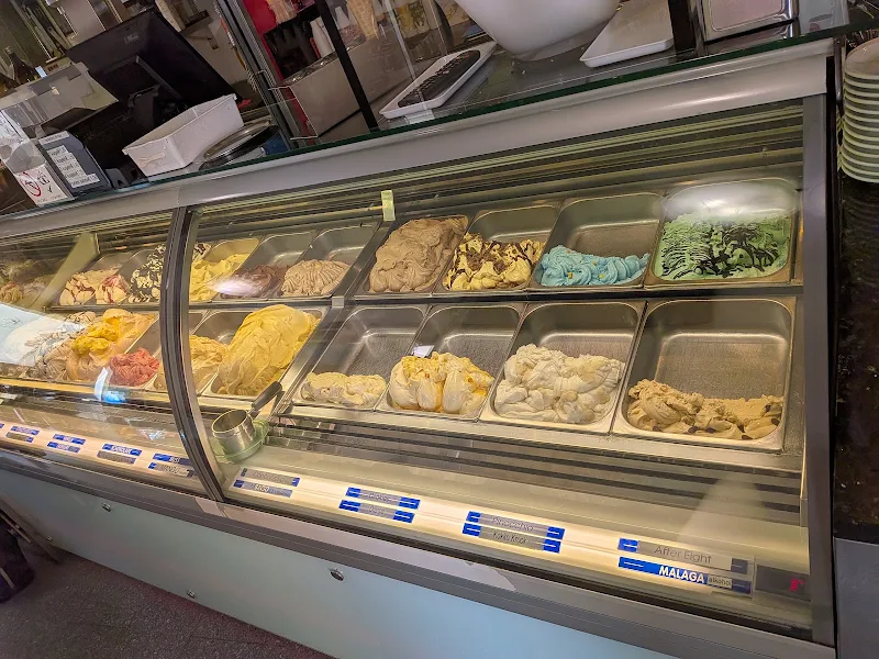 Pinocchio Eiscafe Gelateria