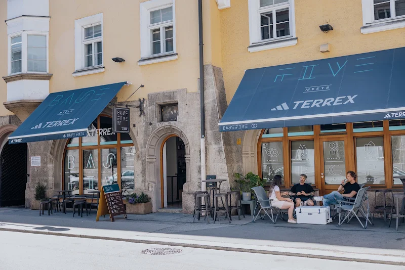 Basefive Fuel Bar und Café