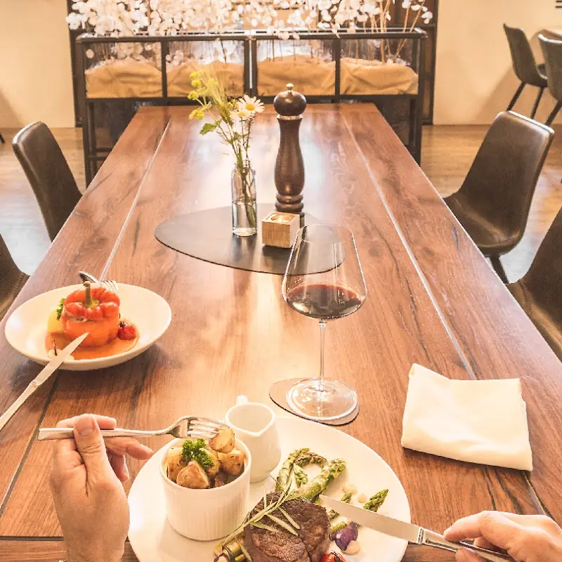 Lachinger’s Kitchen & Wine