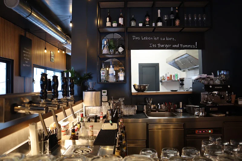 Niko`s Street Food Bar