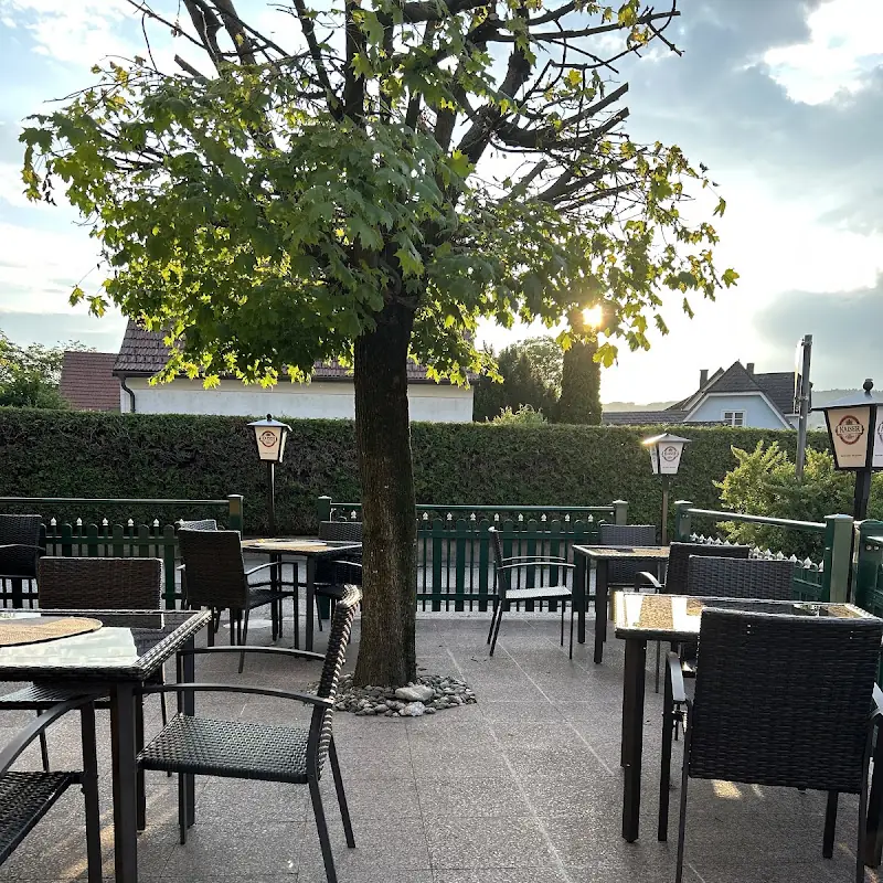 Nous Cafe & Restaurant