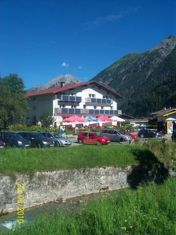 Holzgauer Hof - Cafe / Restaurant / Pension