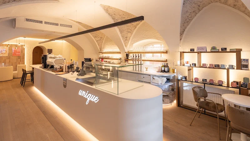 Unique Café