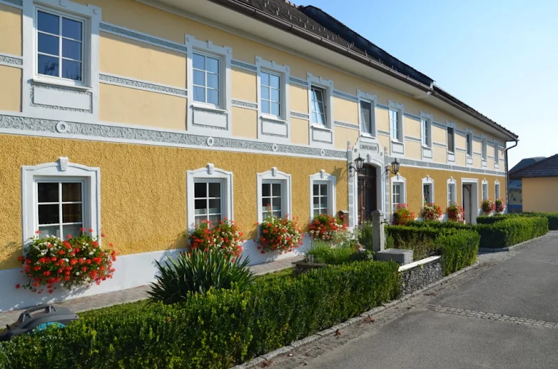 AM LINDENHOF