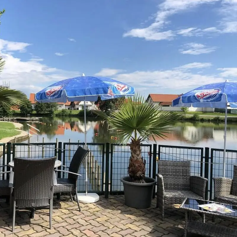 See Pavillon Pizzeria