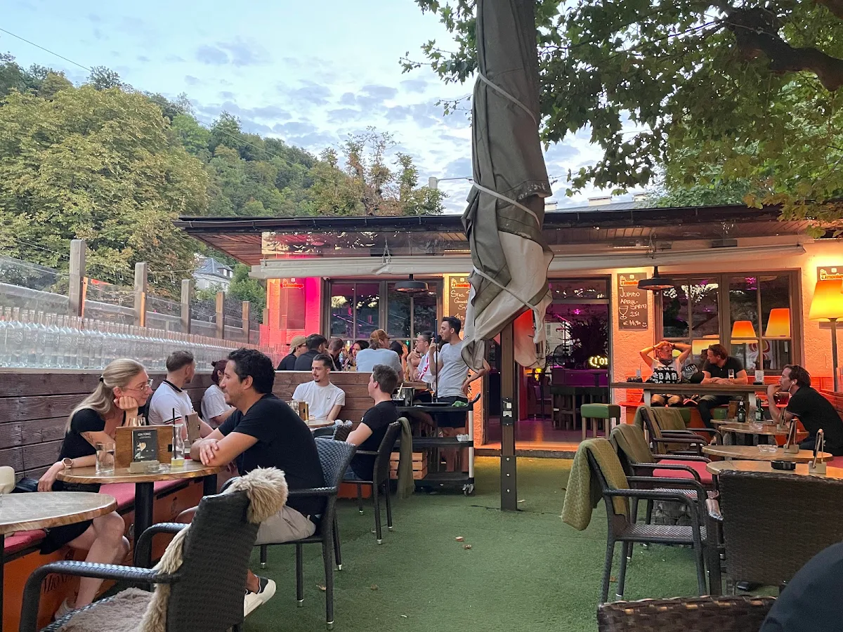 Monkeys cafe bar cityoasis Titelbild