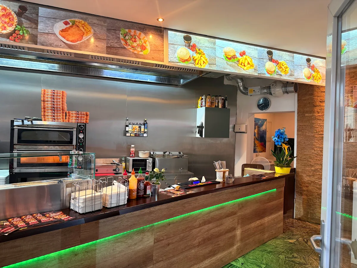 Atmosphäre, Pizzalino Hallein