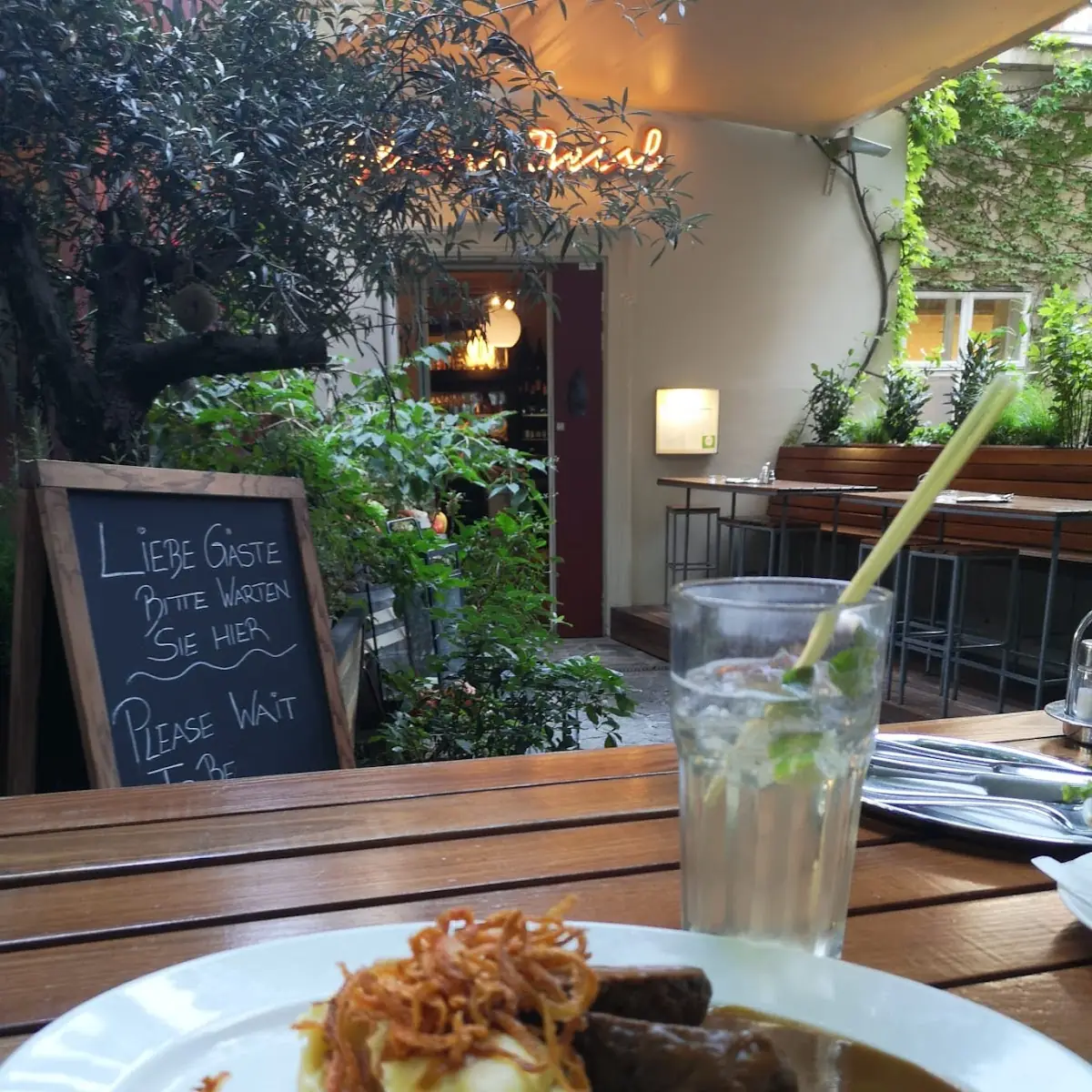 Essen und Trinken, Glacis Beisl