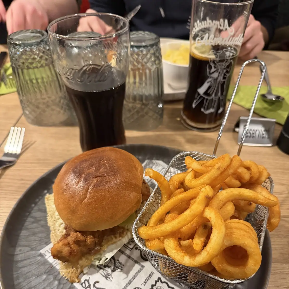 Essen und Trinken, Käfers am Radweg