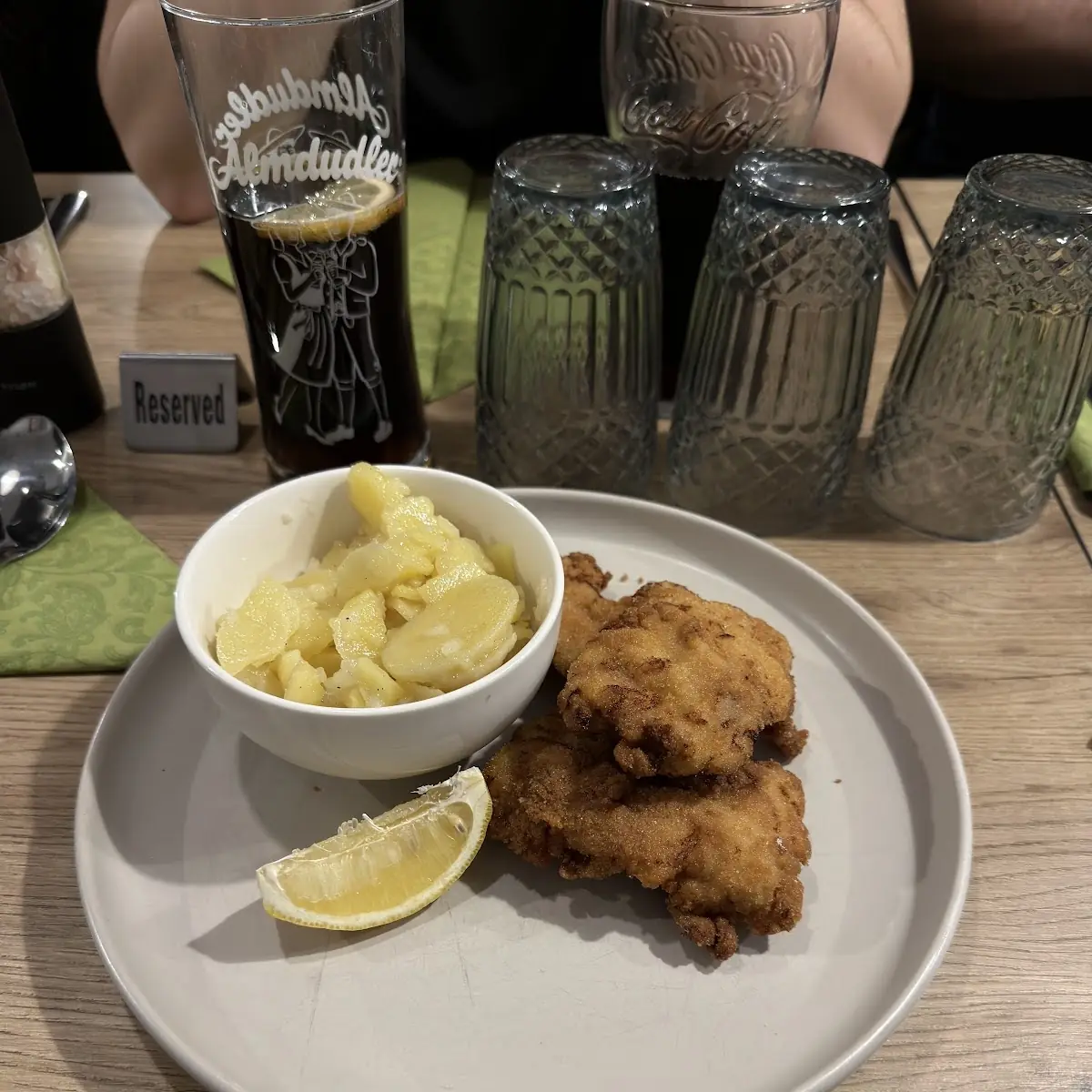 Essen und Trinken, Käfers am Radweg