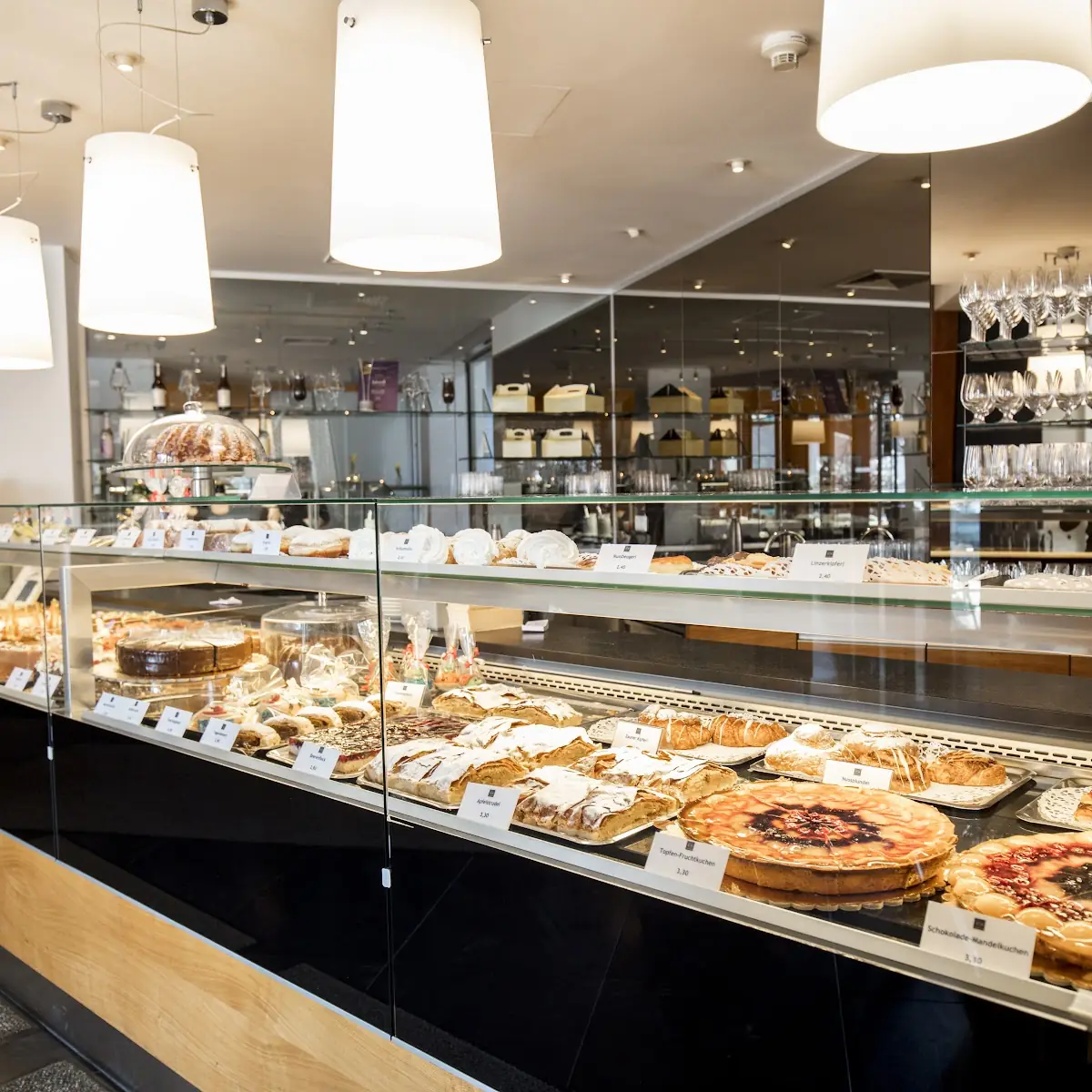 Cafe Konditorei Restaurant im Hotel Warmbaderhof***** Titelbild