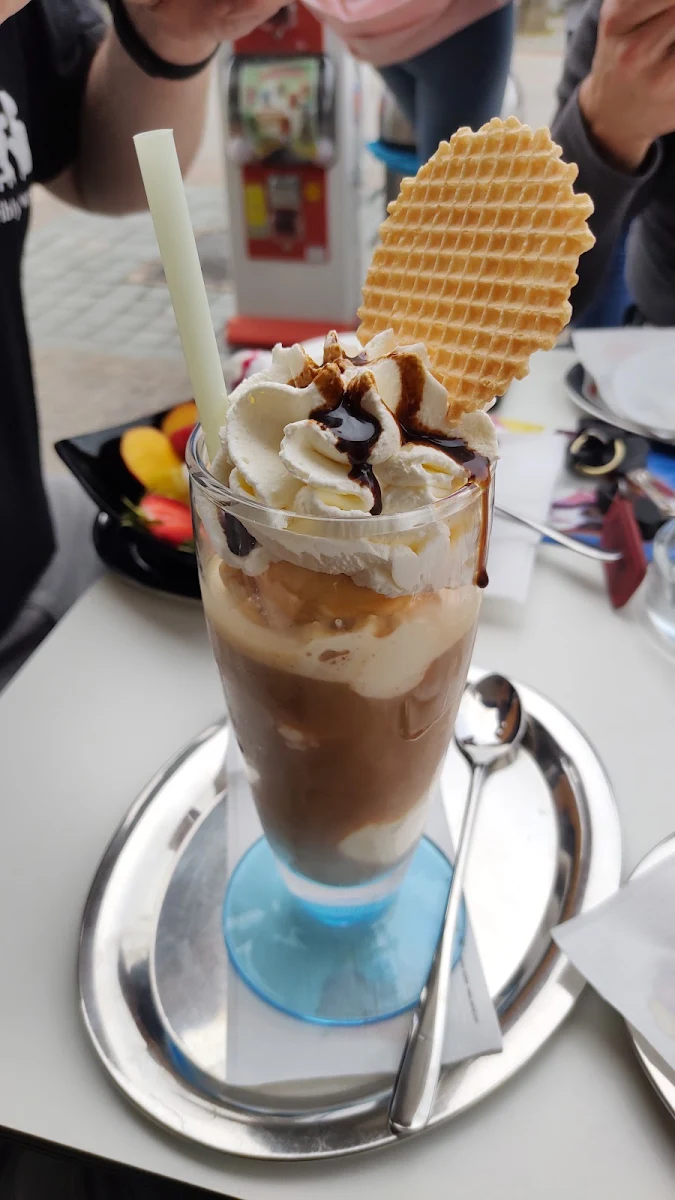 Essen und Trinken, Gelato Eisdielen Arno Mazzer KG