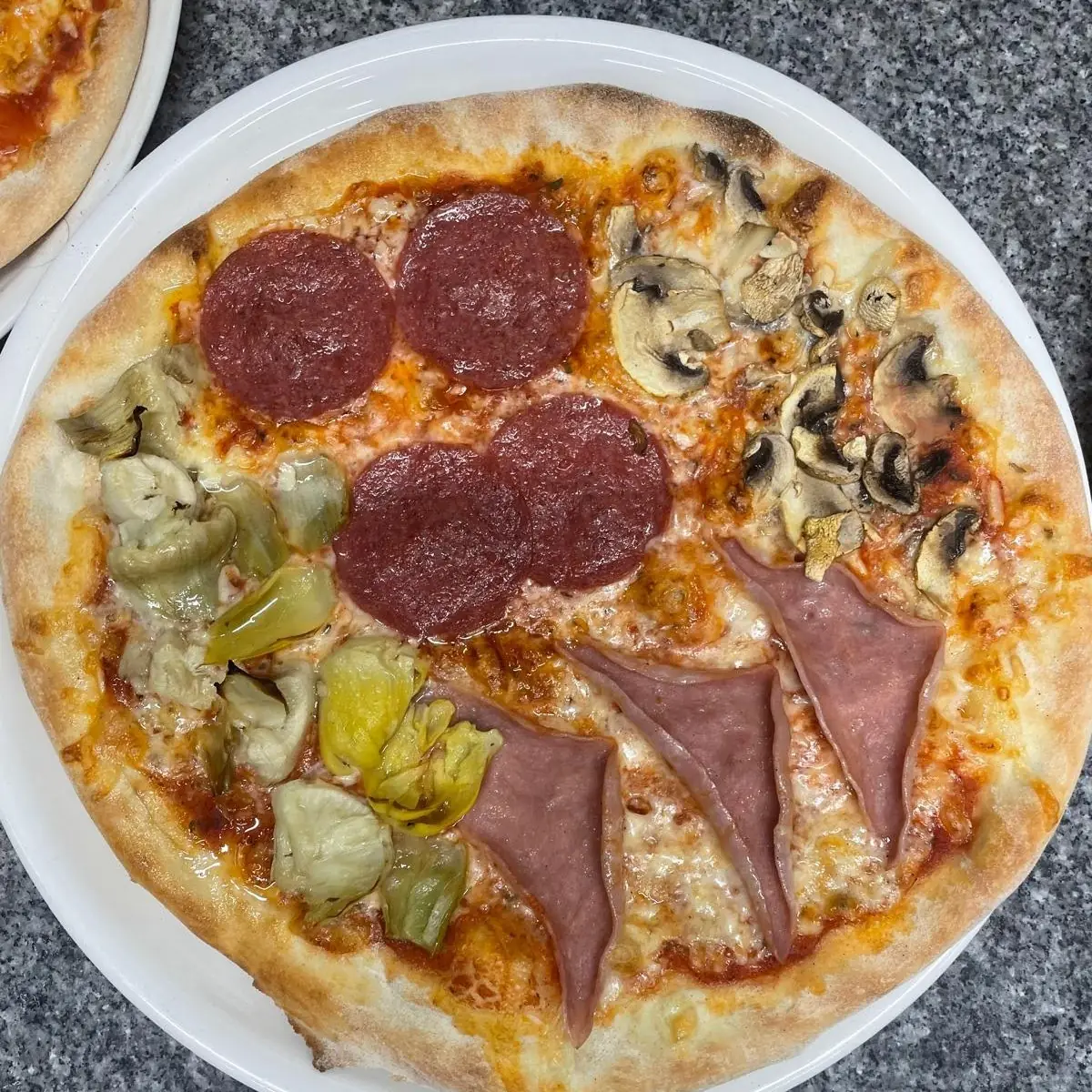 Essen und Trinken, Pizzeria Valentin Aigen
