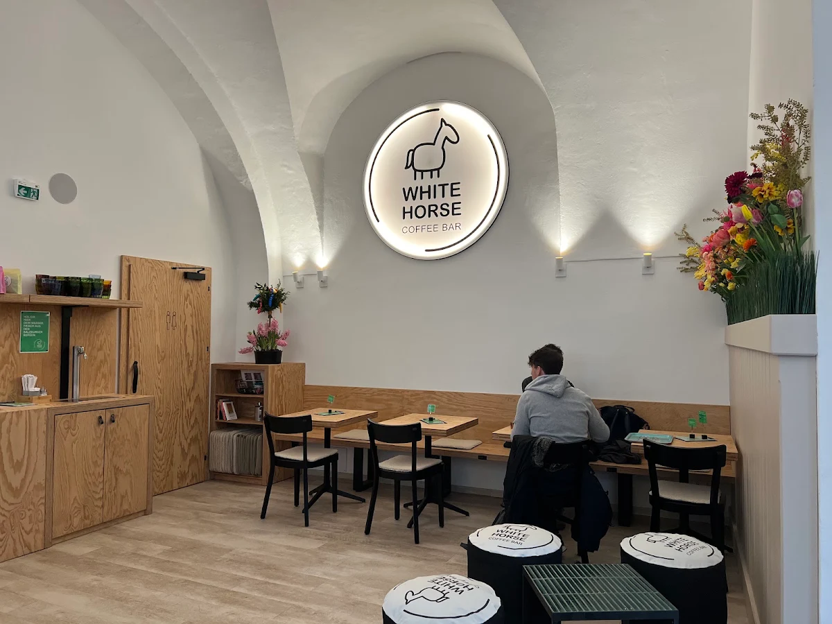 WHITE HORSE COFFEE BAR Titelbild