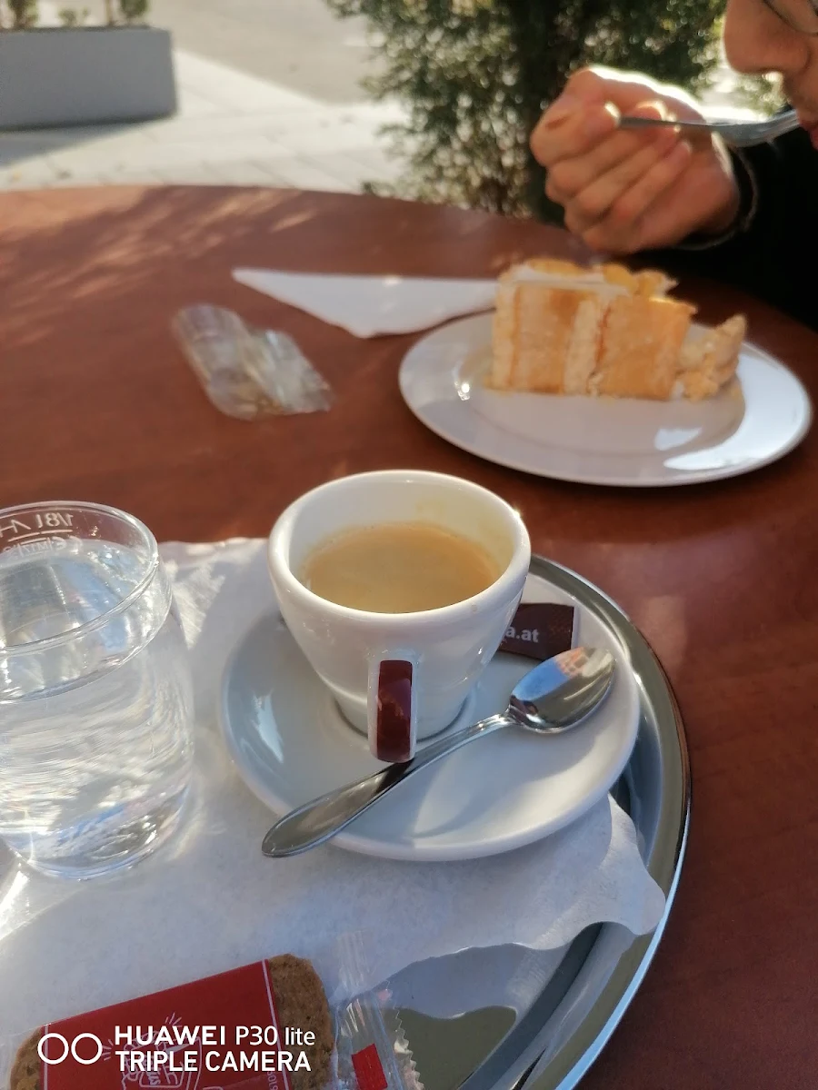 Café Peterhof Titelbild