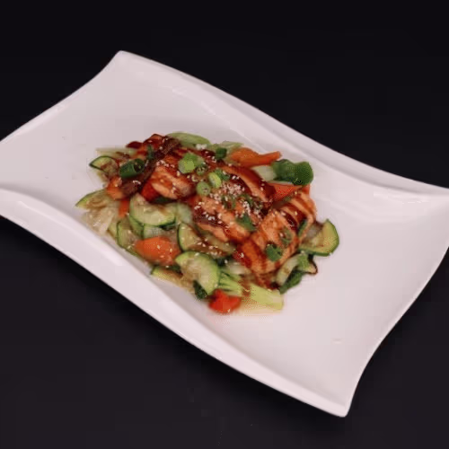 Lachs mit gebratenem Gemüse