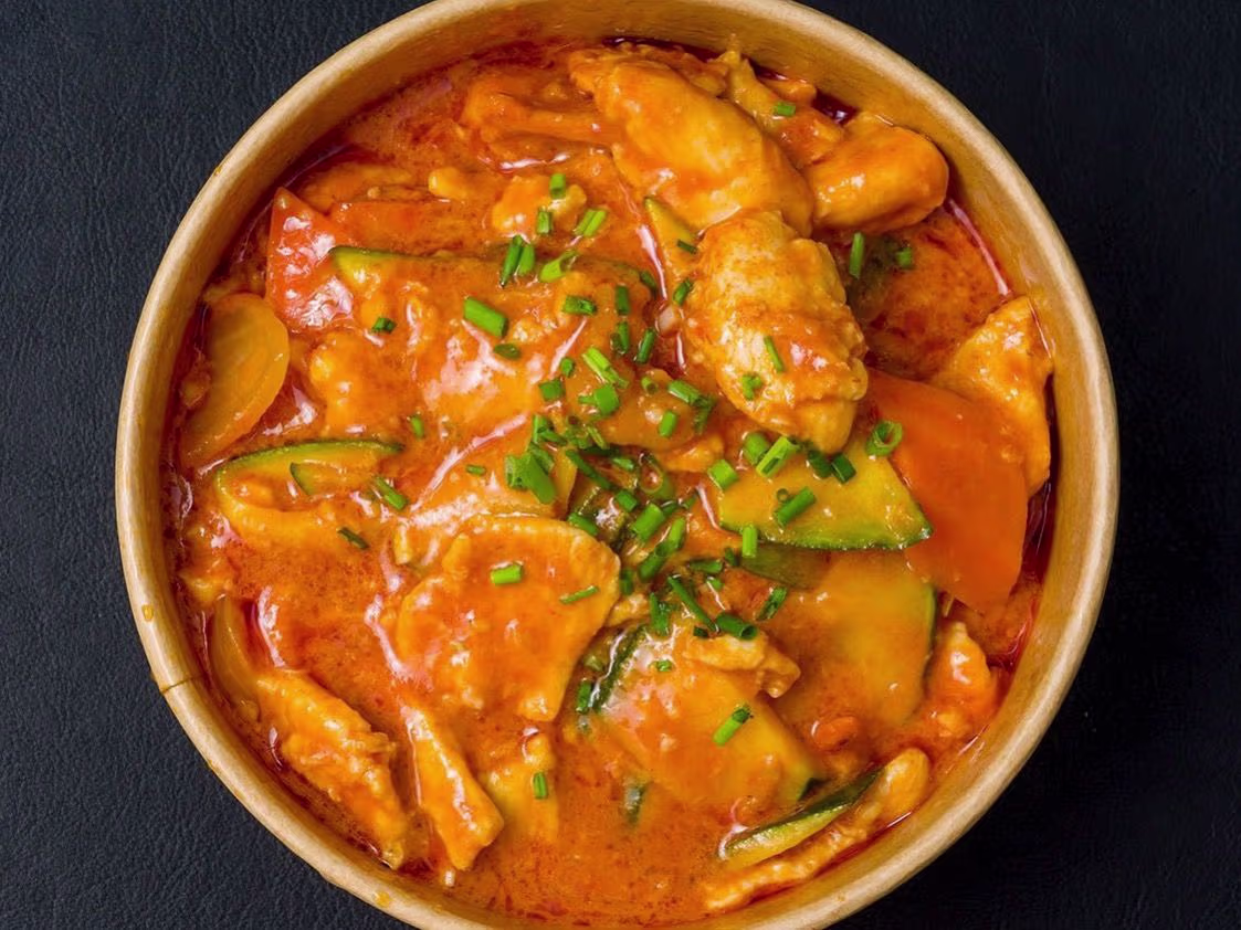 Thailändisches Rotes Curry-Hähnchen