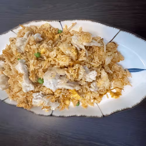 Gebratener Eierreis mit Hühnerfleisch