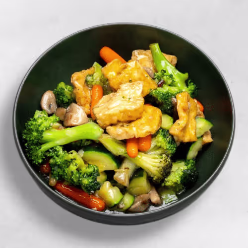 Nudeln mit Tofu und Gemüse