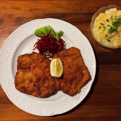 Wiener Schnitzel mit Kartoffelsalat - Schwein