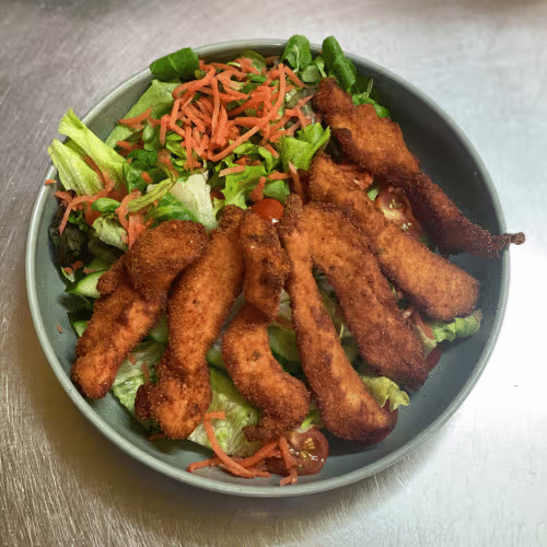 Hühnerbrust Salat mit gebackenen Hühnerfiletstreifen