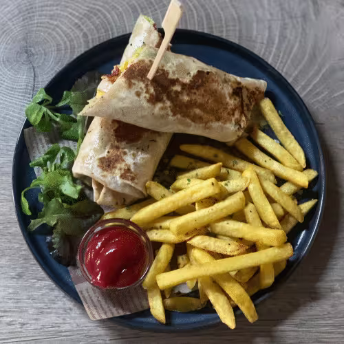 Gegrillte chicken Wrap gerollt mit Tortilla Brot,
