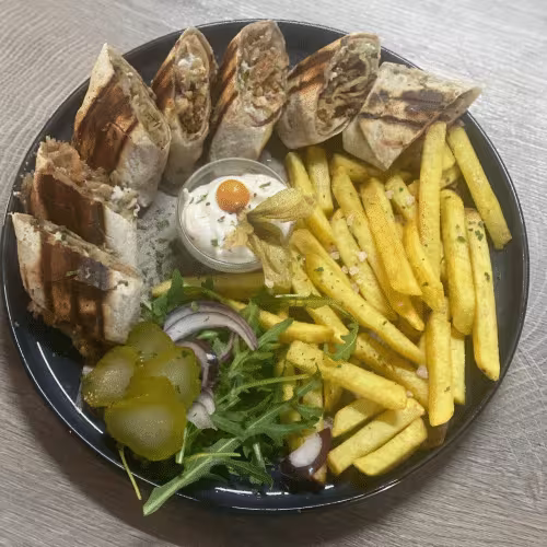 Shawarma Arabi gerollt mit Tortilla Brot,