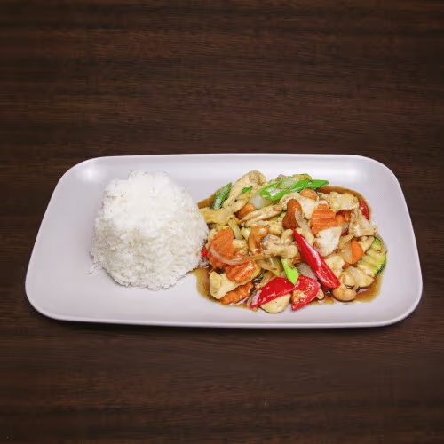 Pad Med Mamuang mit Reis