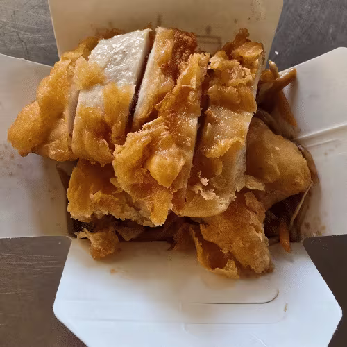 Nudelbox mit knusprigem Huhn