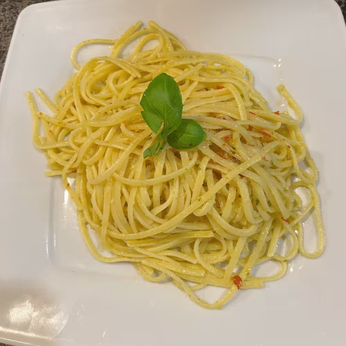 Spaghetti aglio, olio e peperoncino (scharf)