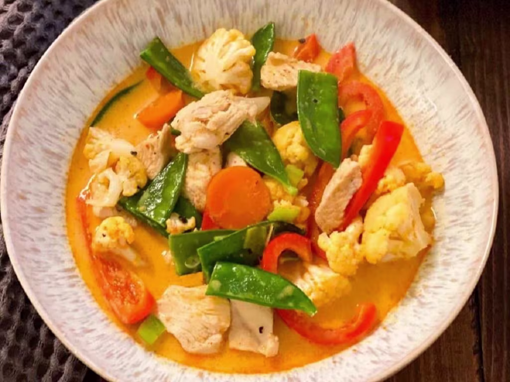Gaeng Gai Saparod (pikant)