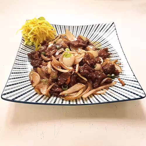 Rindfleisch mit Zwiebeln