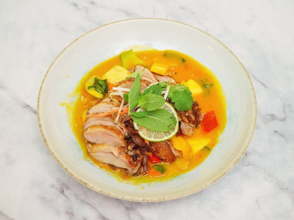 Mango Ente mit frischer Mango