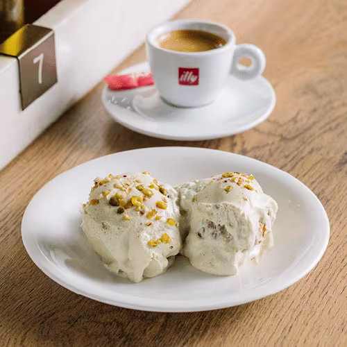 Pistazien Profiteroles 2 Stück (vegetarisch)